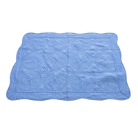 Couverture pour bébé brodée avec monogramme, motif en croix, courtepointe, bord festonné, courtepointe matelassée, couverture de bébé héritage, courtepointes pour enfants