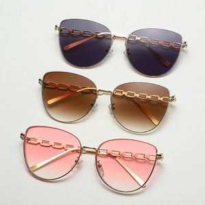 Gafas de Sol de Moda Retro 2022 al por Mayor, Personalizadas, con Cadena en las Patillas, Montura Grande, Metálicas, Estilo Ojo de Gato para Mujer - Product Image 4