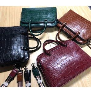 2025 femmes <span class=keywords><strong>professionnel</strong></span> affaires en cuir véritable <span class=keywords><strong>sac</strong></span> à bandoulière étanche solide 14 pouces ordinateurs portables mallette mode doux <span class=keywords><strong>sac</strong></span> à main - Product Image 2