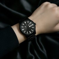 Montre à quartz en acier inoxydable prête pour le sport avec verre saphir, boîtier de 30 mm, bracelet de 16 mm, fonction calendrier et construction légère