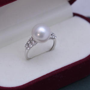 Bague en argent S925 avec perle d'eau douce ronde blanche de 10-11 mm, design simple à ouverture, lumière intense et défauts discrets - Product Image 4