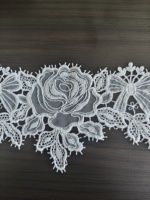 Tissu en dentelle brodée élégant rétro, motif floral vintage avec nœud rose, bordure en dentelle à cils, maille non extensible 100% polyester transparente pour garçons