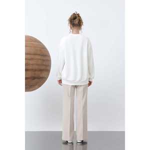 Sudadera Blanca para Mujer con Detalles de Pedrería, Manga Regular, Tejido de Punto 32117SWT - Product Image 3