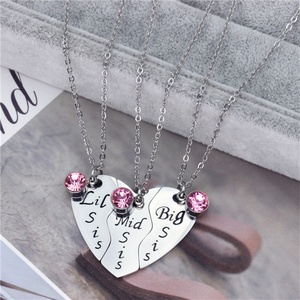 Collier en acier inoxydable assorti pour sœurs (grande, moyenne, petite) avec pendentif cœur brisé et puzzle émaillé - Product Image 3