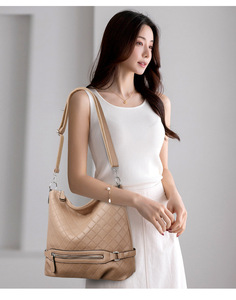 กระเป๋าสะพายข้างดีไซน์ใหม่ทันสมัย คุณภาพสูง หนัง PU กระเป๋าสะพายไหล่ กระเป๋าถือลำลองสุดหรูสำหรับผู้หญิง - Product Image 6