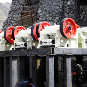 Mini concasseur à mâchoires à moteur AC, équipement de concassage de roche et de pierre à petite échelle avec roulement, capacité de 5-20t/h pour l'utilisation dans les mines et les carrières - Product Image 2