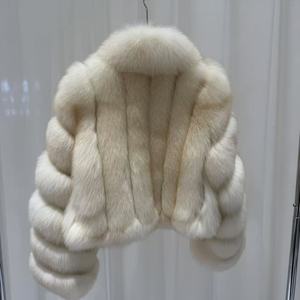 Grazioso Cappotto Corto con Colletto di Mirtillo, Colore <span class=keywords><strong>Beige</strong></span> Chiaro, Cappotto in Pelliccia di Volpe Personalizzato per Donne - Product Image 3