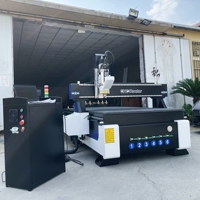 Machine de gravure CNC 1325 (1300 x 2500 mm) pour le bois, à broche unique, facile à utiliser, avec aspiration pour portes d'armoires de cuisine