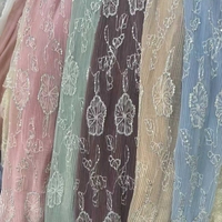 Kain Plisket Kerut Tahan Kusut dengan Bordir Aplikasi Bunga Putih untuk Abaya Wanita Sederhana, Gaun Maxi, Dapat Disesuaikan