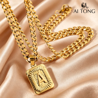 Offre Spéciale – Collier Chaîne Maille Cubaine avec Pendentif Carré Initial Personnalisé en Acier Inoxydable – Idéal pour Cadeau Quotidien ou Festif