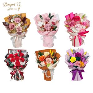 Coffret cadeau best-seller pour la fête des mères, Pâques, la Saint-Valentin, Noël, la remise des diplômes, boîte carrée, petit bouquet de roses, fleurs préservées - Product Image 1