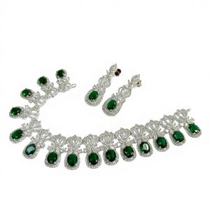 Juego de Joyería de Imitación de Diamantes de Imitación Verde Oscuro Clásico Premium, Collar y Aretes Plateados de Lujo para Bodas y Fiestas - Product Image 1