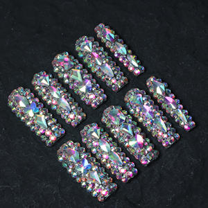 Pegatinas de uñas acrílicas de lujo hechas a mano al por mayor, largas, de cobertura completa, arte de uñas de alta calidad con diseño de diamantes de imitación. - Product Image 3