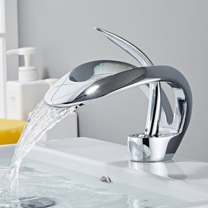 Lavabo <span class=keywords><strong>de</strong></span> Cascada Minimalista <span class=keywords><strong>de</strong></span> Latón y Cobre <span class=keywords><strong>para</strong></span> Hotel o Villa <span class=keywords><strong>de</strong></span> Lujo, con Válvula <span class=keywords><strong>de</strong></span> Cerámica y Grifo Dorado - Product Image 3