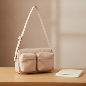 Bolso Bandolera KEIRYO Ultraligero de Poliéster Resistente al Agua, Diseño a Cuadros, con Cierre y Dos Bolsillos Delanteros, Estilo Minimalista - Product Image 5