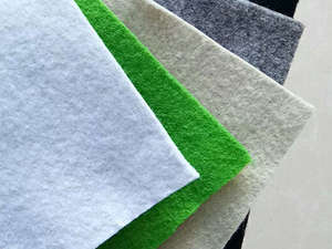Géotextile non tissé en polyester aiguilleté en gros, de 100 g/m² à 1300 g/m², pour les systèmes de drainage des décharges. - Product Image 2
