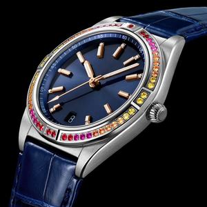 Reloj lujoso, moderno y encantador con resistencia al agua, bisel de diamantes de colores, elegante logotipo OEM y manecillas de alta calidad de 36 mm - Product Image 2