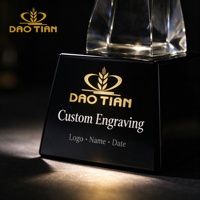 Trophée Couronne en Cristal Doré Personnalisé Gravé – Base Noire – Cadeau d'Entreprise Sportif – Meilleure Vente