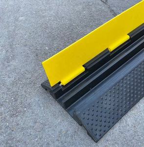 रबर पीवीसी ड्रॉप से अधिक केबल रैंप 2 चैनल रैंप रक्षक कूबड़ को शामिल किया गया - Product Image 4