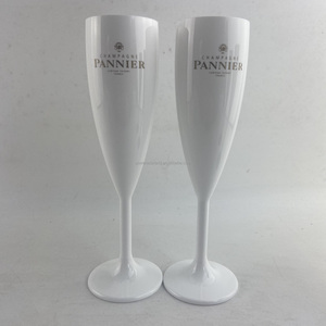 Copas de Vino Reutilizables de Plástico Blanco Clásico Personalizables, Capacidad de 150 ml, Decoración para Bodas, Accesorios para Bar - Product Image 1