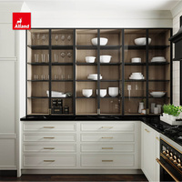 Meuble de cuisine sur mesure, fin et étroit, style Shaker américain, avec îlot en chêne blanc
