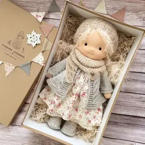 Boneka Waldorf Buatan Tangan dengan Pakaian Rambut Keriting Kawai Gadis Boneka Mewah Lembut Boneka Bayi Kenyamanan Mainan Hadiah Ulang Tahun Anak-anak