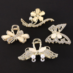 กิ๊บติดผมรูปผีเสื้อ โลหะผสมคริสตัล ขนาดกลาง 13 ซม. สำหรับผู้หญิง งานปาร์ตี้ เครื่องประดับศีรษะ - Product Image 2