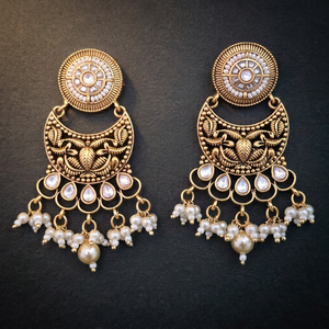 Pendientes de Perlas Antiguas de Latón Hechos a Mano, Corte Princesa Luna, Chapado en Oro Mate para Aniversario, Modelo 234648 de Kanhai Jewels - Product Image 4