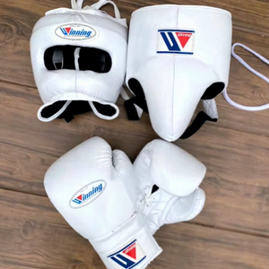 Guantes de Boxeo GYMSTERO GS-ST-0056 Personalizables, Profesionales, de Alta Calidad, de Cuero Vacuno Genuino, con Cierre de Cordones y Velcro - Product Image 1