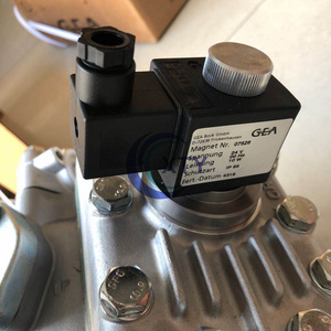 Pièces de rechange XTY, compresseur AC d'origine neuf FK40 470K pour climatisation de <span class=keywords><strong>bus</strong></span> Bock pour <span class=keywords><strong>bus</strong></span> HIGER KINGLONG - Product Image 6