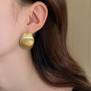 Europa plata aguja metal geométrico pendientes retro exagerado diseño sentido moda sentido Joker pendientes al por mayor - Product Image 4