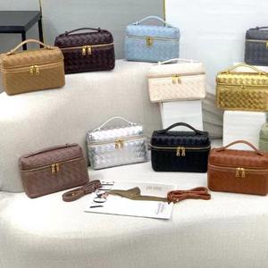 Sac à main tissé pour femme avec poignée supérieure et bandoulière amovible, multicolore - Product Image 1