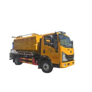 Camión de Succión de Aguas Residuales al Vacío de 3 Metros Cúbicos, Camión Pequeño de Succión de Aguas Residuales Sinotruk HOWO en Venta - Product Image 1