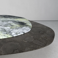 Table basse contemporaine en marbre Dream Home avec bord irrégulier et veinage de jade naturel, style offset encastré