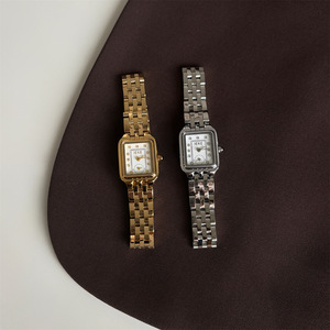 Reloj de Cuarzo Cuadrado Plateado Vintage para Mujer, Esfera con Números Romanos, Brazalete de Metal de Lujo, Reloj de Pulsera Elegante de Estilo Clásico - Product Image 4
