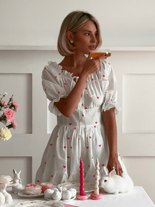 Robe mi-longue personnalisée pour femme, col à volants, imprimé cœur, panneau en dentelle à volants, collection été 2026, usine de vêtements OEM Chine - Product Image 6