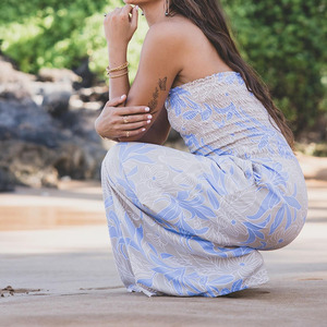 Mono largo de rayón personalizado con estampado hawaiano, diseño holgado con volantes y sin tirantes del fabricante - Product Image 3