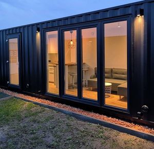 Casa Contenedor Prefabricada de 40 Pies, Estilo de Diseño Industrial, con Baño y Cocina para una Vida Cómoda, para Dormitorio o Taller, SC - Product Image 2