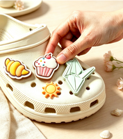 Ensemble de breloques pour chaussures en PVC colorées et adorables, appliques, chaînes, boutons, boucles, fleurs - Accessoires détachables personnalisés pour enfants et adultes