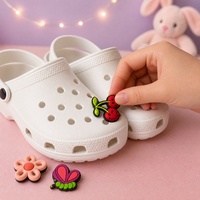 Lot de Breloques Adorables Animaux pour Chaussures, Décorations Amovibles en PVC pour Sabots avec Fleurs, Personnalisables pour Vacances d'Été à la Plage, Vente en Gros