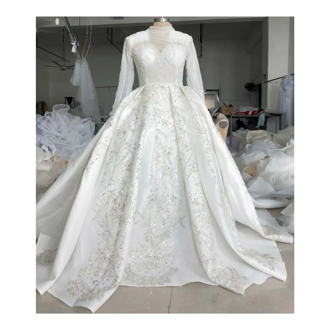 花嫁のための驚くべき高級ビーズ & スパークルボールガウンウェディングドレス恋人グリッターウェディングドレス