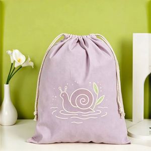 Sac à cordon personnalisé en toile de coton durable avec impression numérique simple de grands dessins animés pour les équipes de basketball et les sports - Product Image 1
