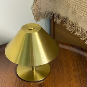 Có thể điều chỉnh phong cách hiện đại Cone cảm ứng sắt bảng đèn với 3 màu nhiệt độ DC Battery Powered cho trang trí nhà/văn phòng - Product Image 4