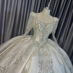 Vestido de Novia Lscm118 Moderno y Elegante, con Cuentas de Cristal Color Champán, Satinado, con Cola de Capilla, Apliques Barrocos - Product Image 3