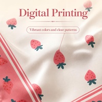 Foulard de fête en satin de polyester imprimé fraises, bandana carré léger à séchage rapide pour toutes les saisons