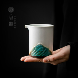 Taza de cerámica con diseño de montaña verde para servir té, estilo tetera portátil de 350 ml - Product Image 1