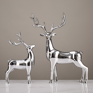 Juego de 2 Figuras de Ciervo Chapadas en Oro, Decoración Contemporánea para Sala de Estar, Adorno Navideño de Resina Sintética - Product Image 3