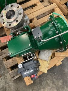 Válvula de control Emerson Fisher V500 y posicionador de válvula Fisher DVC6200 con interruptor de límite TopWorx, equipados con soporte de montaje para válvula - Product Image 4