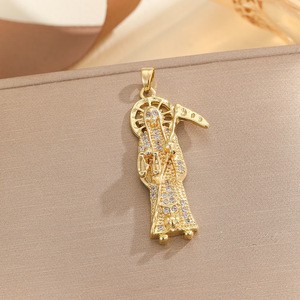 Nuova Collana Religiosa di Design alla Moda con Catena in Bambù, Ciondolo in Rame Placcato Oro con Zirconia Micro-Incastonata Raffigurante una Figura Sacra - Product Image 2