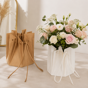 Sac cadeau en <span class=keywords><strong>papier</strong></span> écologique, recyclable et imperméable, avec longue corde, pour transporter des bouquets, idéal pour les fleuristes et les boutiques. - Product Image 1